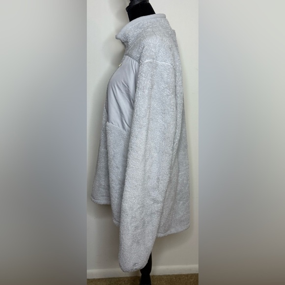 Champion 1/4 zip front fleece pullover light gray. Pocket in front size Large - Picture 4 of 7